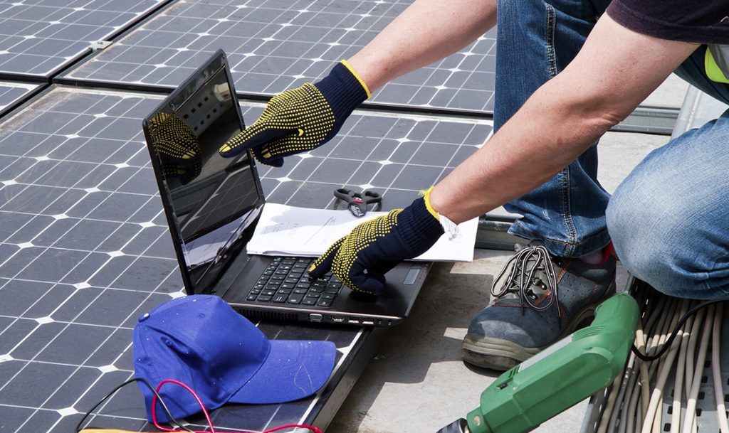 valiando toda essa situação e as expectativas para o futuro, investir em conhecimento sobre energia solar é uma ideia que tem chamado atenção de muitas pessoas